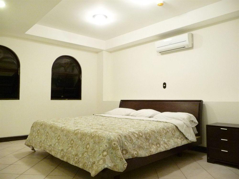 Alajuela Backpackers Airport Hostel Exterior foto